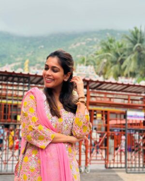Keerthi shanthanu Instagram - 💗💛💗💛💗
The simple me!

#kiki #in #temple