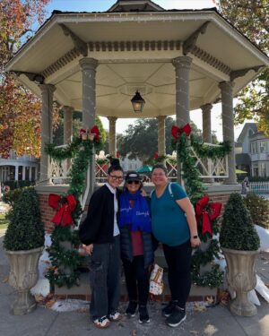 Keiko Agena Instagram - Had a blast at the Stars Hollow @wbtourhollywood. My mom and sister wanted to go. Thank you @jamesepettit for setting up a VIP tour with Amanda. She’s the best! We drank founder’s day punch and went to the prop house and took a bunch of pics and played around in Luke’s Diner in Lane’s old sweater. Such a special day with family and friends. @ashes.gigi.mini @halmoniagena @shinkawasaki @priskamusik @0abrahamkim0 

Thank you @valeriescateyescream for saving that sweater for me. 💕
#gilmoregirls #lanekim