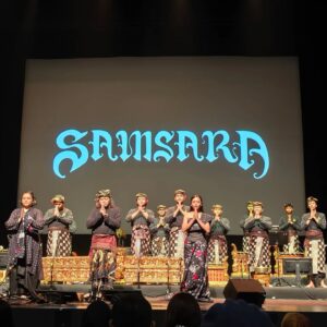 Kelly Tandiono Instagram - Samsara is a beautiful Indonesian mystical cinema concert by @garin_film about a man from an impoverished family who was rejected by the wealthy parents of the women he loves. Desperate, he strikes a bargain with the Monkey King performing dark ritual to gain wealth. The insatiable hunger to become something one is not and the boundaries one is willing to cross to achieve it. 
.
It was such a beautiful and magical cinematic experience with amazing visuals of silent black and white film mixed with balinese culture and instruments. I had goosebumps watching it, it was breathtaking ♥️♥️
.
Congrats to mas Garin, all cast and crew it was remarkable ♥️
.
#Samsara #CinemaConcert #TIM #TamanIsmailMarzuki #Indonesia