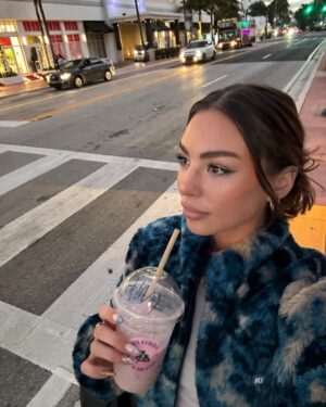 Kellyn Sun Instagram - I found my peace in this city 🌅🌴🫶🏻