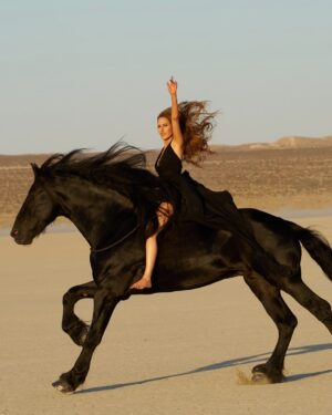 Kerri Kasem Instagram - Completely unretouched in anyway, here are some of my most favorite shots from the @brianbowensmith photoshoot! 📸

Thanks again Jimmy for sharing your beautiful horse, @el_mil_amores_friesian with us! 🖤

TY @lindamedvenestyling 😘
TY @georgemasin videographer/editor 🎥
