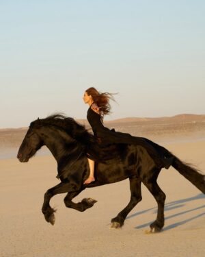 Kerri Kasem Instagram - Completely unretouched in anyway, here are some of my most favorite shots from the @brianbowensmith photoshoot! 📸

Thanks again Jimmy for sharing your beautiful horse, @el_mil_amores_friesian with us! 🖤

TY @lindamedvenestyling 😘
TY @georgemasin videographer/editor 🎥