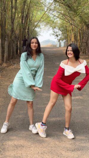 Ketaki Kulkarni Instagram - Yours truly green flag and red flag back again! 😭❤️💚
Tag your bestie and create this trend!! 

[bestie, bestfriend,bestfriends, girls, girlhood, girl, cute, dresses, outfit, Christmas, new year, christmas themed, dance, trending dances, trending reels, trending, friends forever] 

#ketakikulkarni #reels #trending #viral #dance #friends