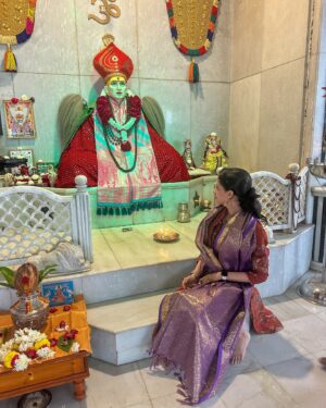 Ketaki Mategaonkar Instagram - Akkalkot - A place that needs no introduction. 

My safe space, in a true sense. 

It was meant to be, when it was his wish, he called, I went. 
The way he protects you, guides you. 

When you truly surrender to him, he shows the path that’s truly meant for you, he holds your finger and walks beside you. 

You undoubtedly start walking and all the fears doubts and patterns are vanquished. 

True surrenderance to him, and I’ve seen magic happening around me. 🙏

PS: Check the last photo to see the effect Akkalkot has on me. 💜💛💜💛