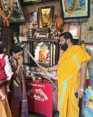 Ketaki Mategaonkar Instagram - Akkalkot - A place that needs no introduction. 

My safe space, in a true sense. 

It was meant to be, when it was his wish, he called, I went. 
The way he protects you, guides you. 

When you truly surrender to him, he shows the path that’s truly meant for you, he holds your finger and walks beside you. 

You undoubtedly start walking and all the fears doubts and patterns are vanquished. 

True surrenderance to him, and I’ve seen magic happening around me. 🙏

PS: Check the last photo to see the effect Akkalkot has on me. 💜💛💜💛