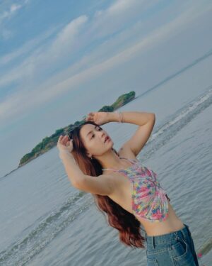 Khin Wint Wah Instagram - 🏝️💛
