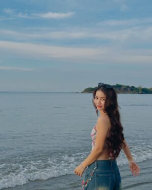 Khin Wint Wah Instagram - 🏝️💛