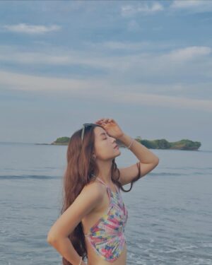 Khin Wint Wah Instagram - 🏝️💛