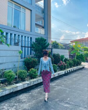 Khin Wint Wah Instagram - 🙌🌻🩵
