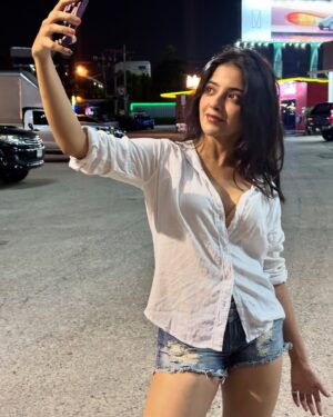 Khushi Dubey Instagram - Randomnesssss🧚‍♀️🌸♥️
#khushidubey #thailand