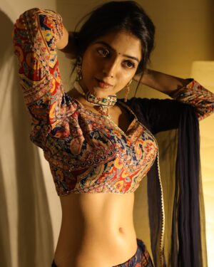 Khushi Dubey Instagram - This Diwali, embrace the spirit of kindness and illuminate the lives of others with warmth , truth and light. Let your flames of gentleness and actions shine bright , spreading love and compassion to all around you. Be the beacon of warmth ,and love shining everywhere! Wishing you alllllll a very Happy Diwali!🪔✨
~Khushi Dubey ♥️

Captured by: @krsna_captures ✨
Jewellery: @kickyandperky 
Outfit: @ethnicityhq 
.

#khushidubey #diwali #happydiwali #festive #indian #ethnic #lights