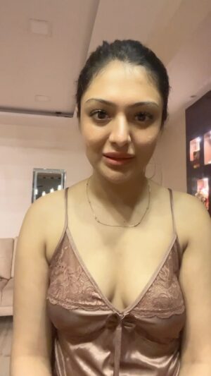 Khushi Mukherjee Instagram - #reels #kyalogetum @bpraak #lovesongs