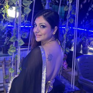 Khushi Mukherjee Instagram - Do u like my saree n bikini combination ❤️❤️
Ohhh i love both !!!!
#saree #sareelove #sareelover #bikini #indianbeauty