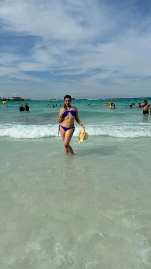 Khushi Mukherjee Instagram - Meet me where the sun touches the sea 🌊🌅

#beach #sunkissed #bikini