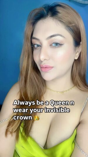 Khushi Mukherjee Instagram - Always be a Queen n wear your invisible crown 👑 

#queen #crown #eyemakeup #selfietime