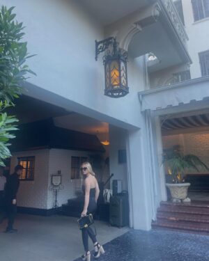 Kijsa Gifford Instagram - 𝙻𝙰 𝚟𝚒𝚋𝚎𝚜 #losangeles #kijsagiffordofficial #chateaumarmont