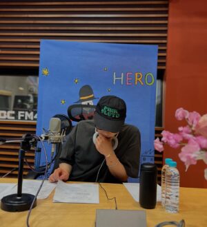 Kim Eana Instagram - 별밤 대장뽑기 대성공!

1. 효신이 얼굴 보이는 사진은 곧 별밤 인스타로
2. 살롱드립때 대기실에서