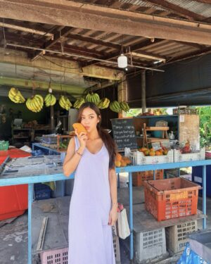 Kim Hee-jung Instagram - 🥭💛