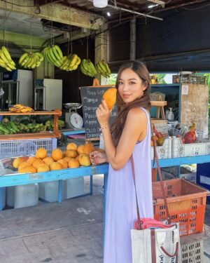 Kim Hee-jung Instagram - 🥭💛