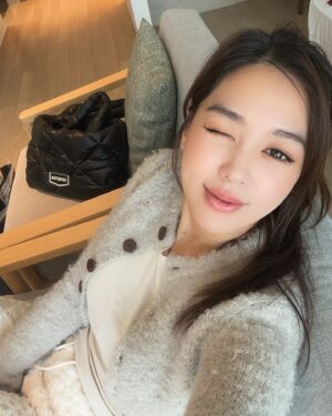 Kim Hee-jung Instagram - Feeling as white and pure as the winter snow ☃️❄️