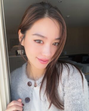 Kim Hee-jung Instagram - Feeling as white and pure as the winter snow ☃️❄️
