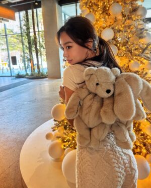 Kim Hee-jung Instagram - Feeling as white and pure as the winter snow ☃️❄️