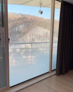 Kim Hee-jung Instagram - Feeling as white and pure as the winter snow ☃️❄️