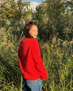 Kim Jae-kyung Instagram - 요즘날씨미쳤😆🌞🌼 
이번에 새로 디자인하고 뜬 가디건도 너무 마음에 들어❤️