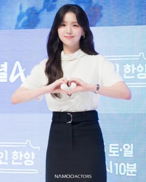 Kim Ji-eun Instagram - [#나무포스트_체크인한양_김지은]
금 손 나무가 포스트를 들고왔다아아 🌳🌳
더많은 사진 ➡️ https://naver.me/xa5HPjxT