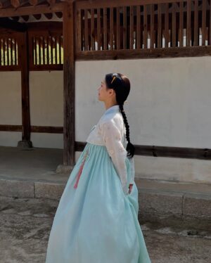 Kim Ji-eun Instagram - 여자(?)덕수 #체크인한양