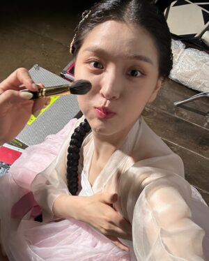 Kim Ji-eun Instagram - 여자(?)덕수 #체크인한양