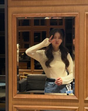 Kim Ji-eun Instagram - 제가 더빙 으로 함께한 애니메이션 영화 
<니코 : 오로라 원정대의 모험> 이 오늘 개봉 했습니다 !!
많은 관심 부탁드립니다 ! 🎄🎅🏻⛄️

#니코3 #니코_오로라원정대의모험 #스텔라