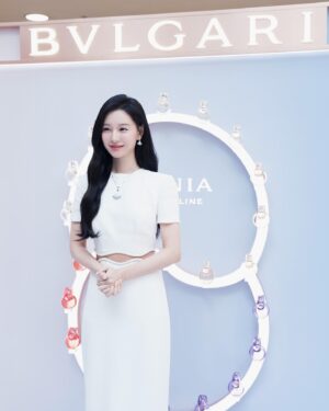 Kim Ji-won Instagram - 불가리 옴니아 크리스탈린 오 드 퍼퓸 론칭 팝업🪷
#Bvlgari #불가리향수 #불가리옴니아 #옴니아크리스탈린