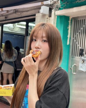 Kim Jung-eun Instagram - 🩵🪽