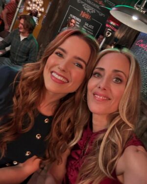 Kim Raver Instagram - Tune in tonight for a brand new episode of #GreysAnatomy! Cant wait for you all to see the wonderful @sophiabush ✨