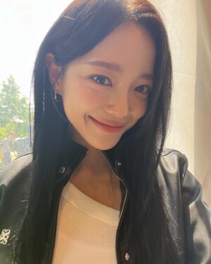 Kim Se-jeong Instagram - 단체 포스터💙
취하는 로맨스 D-4🩵
