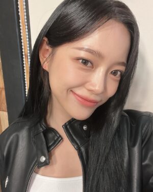 Kim Se-jeong Instagram - 단체 포스터💙
취하는 로맨스 D-4🩵