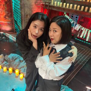 Kim Sook Instagram - 저저번주는 조선의 소프라노 한기주와
저번주는 매란국극단 단장님 강소복과
이번주는 매란국극단 연구생 초록이와 함께
#올해 최고의 드라마 #정년이 #라미란 #장혜진 #승희