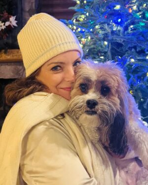 Kimberly Williams-Paisley Instagram - #QVCPartner So much to look forward to in this age - and season - of possibility. I love Christmas at our house. We start celebrating right after Thanksgiving. So does our pup! The anticipation is the best part. Reflecting on this year as one of QVC’s Q50 Ambassadors, I am truly grateful to feel the connection of community, especially in communities of strong, inspiring women. We need each other, and we have each other! #LoveQVC #ProudlyQVC #AgeofPossibility #Q50Ambassador @QVC