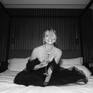 Kimberly Wyatt Instagram - The Champagne Series: Chapter 2 🖤🥂

Wrapped in elegance, pearls, and purpose—this one’s for celebrating the magic within, the connections we create, and the beauty of every opportunity that comes my way.

Here’s to embracing who I am now: a woman who’s learned from her past, thrives on lifting others up, and sees every moment as a chance to bring out the best in those around her.

I’ve got nothing to prove, just so much to celebrate—especially the joy of raising three incredible little humans and building a home filled with love and laughter.

Life is a symphony of magic, bold choices, and beautiful connections. Cheers to living it fully, celebrating fiercely, and inspiring endlessly. 🖤✨

Big love to the dream team who brought this moment to life:
📸 @annafowlerphotog
💄 @sophienicolemakeup
💇‍♀️ @kriscolour
💎 @oliviamadiganshea 
And thank you @middle_eight_hotel for the perfect backdrop. 💫

#TheChampagneSeries #CelebrateYourMagic #EleganceAndOpportunity #GratefulAndGlowing