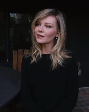 Kirsten Dunst Instagram - KIKI #kirstendunst Santa Barbara Film Festival 
Hair and photo @owengould 
Styling @samanthamcmillen_stylist 
#makeupbypati
@kirstendunst
