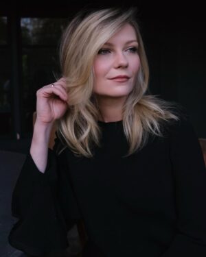 Kirsten Dunst Instagram - KIKI #kirstendunst Santa Barbara Film Festival 
Hair and photo @owengould 
Styling @samanthamcmillen_stylist 
#makeupbypati
@kirstendunst