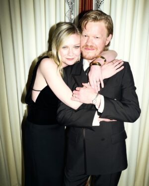 Kirsten Dunst Instagram - Kirsten Dunst and Jesse Plemons attended the 82nd Golden Globes in custom Gucci designs by Creative Director @sabatods. Kirsten wore a 1930s-inspired gown with a velvet bodice, an open back with crystal-embroidered details, and a silk cady skirt that flows into a long train. Jesse, a nominee for Best Performance by a Male Actor in a Motion Picture, Musical or Comedy for ‘Kinds of Kindness,’ wore a wool double-breasted peak lapel tuxedo with satin detailing, a silk bow tie, and leather shoes. 

#GoldenGlobes #KirstenDunst #JessePlemons