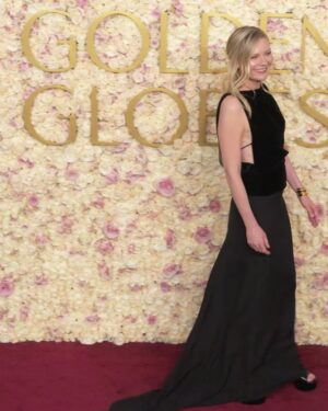 Kirsten Dunst Instagram - Kirsten Dunst and Jesse Plemons attended the 82nd Golden Globes in custom Gucci designs by Creative Director @sabatods. Kirsten wore a 1930s-inspired gown with a velvet bodice, an open back with crystal-embroidered details, and a silk cady skirt that flows into a long train. Jesse, a nominee for Best Performance by a Male Actor in a Motion Picture, Musical or Comedy for ‘Kinds of Kindness,’ wore a wool double-breasted peak lapel tuxedo with satin detailing, a silk bow tie, and leather shoes. 

#GoldenGlobes #KirstenDunst #JessePlemons