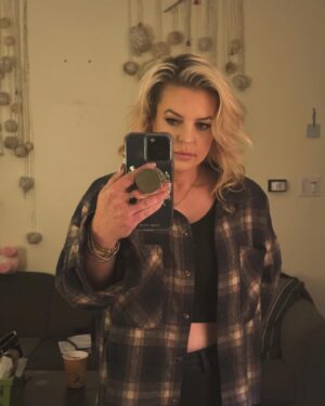 Kirsten Storms Instagram - Thank you @stephhausofbeauty for the makeup transformation today. 🥰 #generalhospital #dressingroomselfie