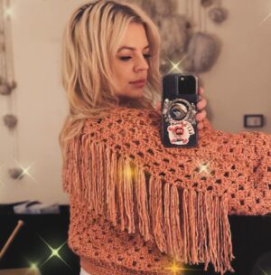 Kirsten Storms Instagram - If you know me well, you know my motto when it comes to making sweaters… ✨ Fringe on everything ✨ #crochetersofinstagram