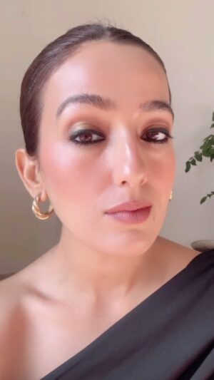 Kiwi Tandon Instagram - Kay Beauty has just introduced three exciting new launches! ✨
- First, their 2 in 1 Kajal Liner Duo, which is intensely black and highly waterproof—perfect for long-lasting wear. 

- Next, the Lash Maximiser Mascara—I already adore their OG mascara, but this one, with its fresh packaging, is just as amazing.

- Lastly, they’ve unveiled a new Discover Eyeshadow Palette in the shade “Outshine” featuring intense pigmentation and a travel-friendly, adorable design.

#kaybeauty #KayByKatrina #NewLaunch #NewDrop #SmokinHotCocoaEyes #ItsKayToBeYou #MakeupThatKares #kareingredients