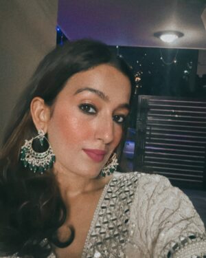 Kiwi Tandon Instagram - घर 🏠 ❤️✨

Glimpse of the love and happiness I’ve been surrounded by. 🧿 
last couple of weeks have been filled with countless memories, laughter, and warmth and food Ofcorse 😋

And a much needed break for me after long time .

AND YES , rangoli made by me 🙋🏻‍♀️😎

(Family , couples, Diwali, beauty influencers, makeup , selfies,)
#beautyinfluencer #makeupinfluencer #indianmakeupartist #diwali2024 #newyear2025 #selfies #selfmakeup #familypic #vacation #explore #gratitude #delhi #delhigram #youandme #coupleselfie #instaselfies #ootd #bhaidooj #siblings