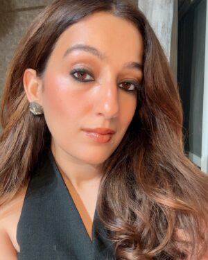 Kiwi Tandon Instagram - Just me, myself, and my front camera thriving in 2025🤳 📸 

(Selfies, portraits, beauty influencer, makeup influencer, gloss, lipsticks)
#selfie #selflove #selfpotrait #2025 #beautyinfluencer #makeup #makeupself #makeupinspo #makeupinfluencer #fashioninspo #glosses #lipsticks #selfmakeup #nomakeup #nomakeupmakeup #nomakeupselfie #partymakeup