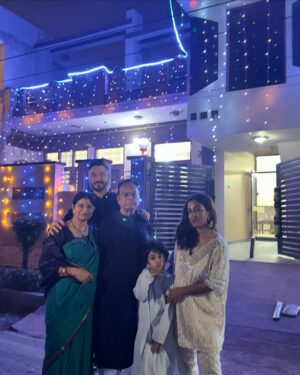 Kiwi Tandon Instagram - घर 🏠 ❤️✨

Glimpse of the love and happiness I’ve been surrounded by. 🧿 
last couple of weeks have been filled with countless memories, laughter, and warmth and food Ofcorse 😋

And a much needed break for me after long time .

AND YES , rangoli made by me 🙋🏻‍♀️😎

(Family , couples, Diwali, beauty influencers, makeup , selfies,)
#beautyinfluencer #makeupinfluencer #indianmakeupartist #diwali2024 #newyear2025 #selfies #selfmakeup #familypic #vacation #explore #gratitude #delhi #delhigram #youandme #coupleselfie #instaselfies #ootd #bhaidooj #siblings